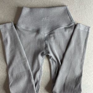 Lorna Jane, ribbed grey leggings with glute contour, S
